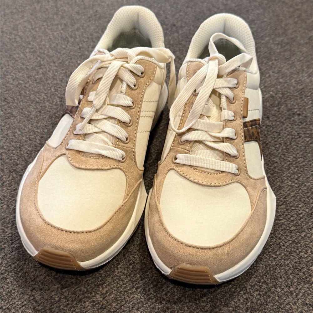 EUC - Dr. Scholl's Women's Hannah Retro Lace-Up Fashion Sneaker Size 6